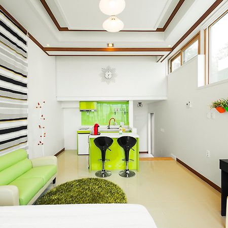 Sea & Pine Pension Namhae Exterior foto